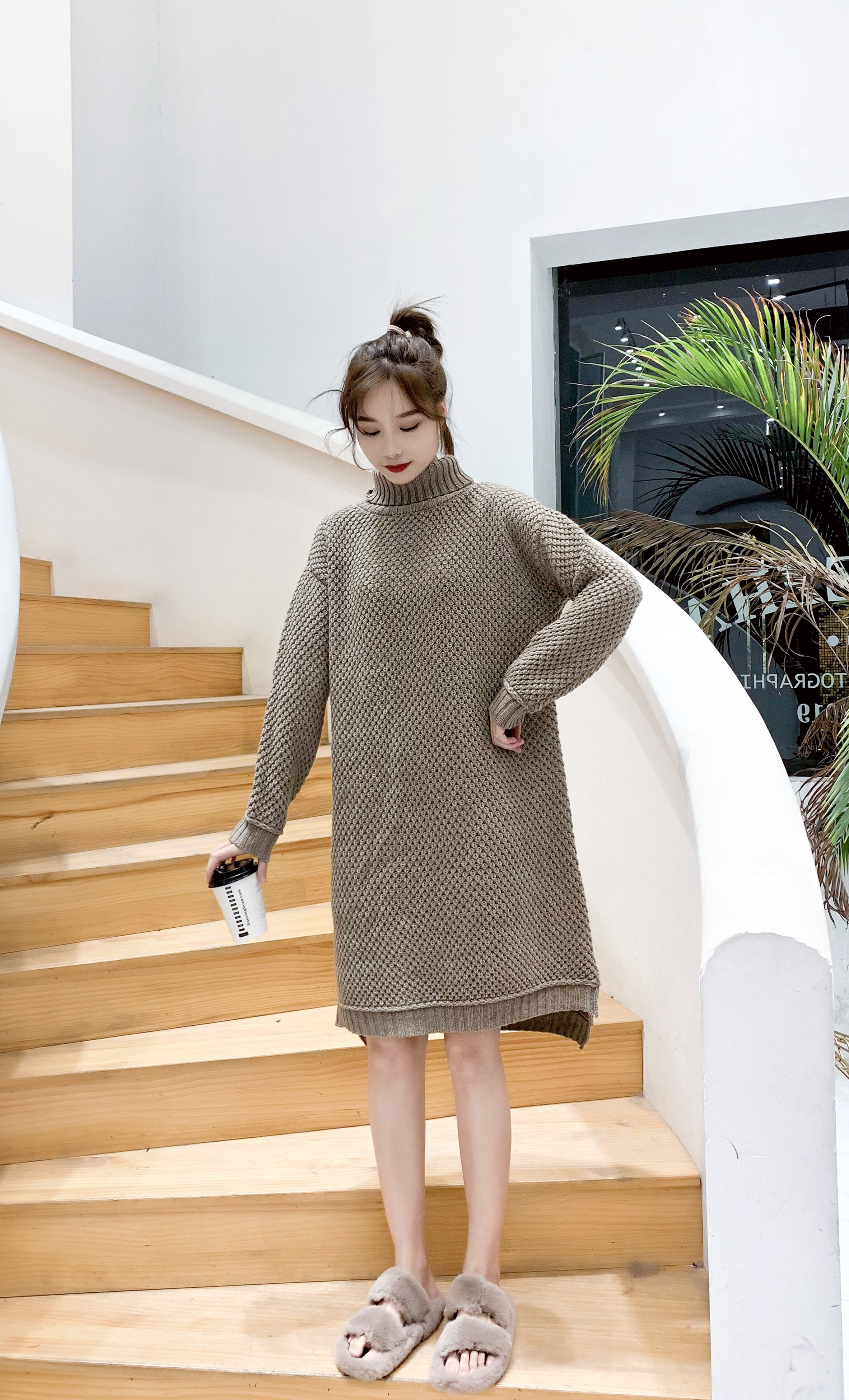 Trendy Slim-Cut Wool Knit Top for Ladies - Luxurious Warmth for Autumnal Fashion