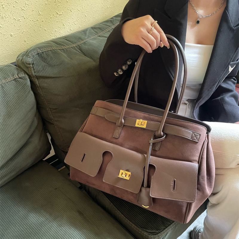 New Tote Women's Fashion Simple Matte Ankola Red Handbag Large Capacity Shoulder Lock Design Wing Commuter Bag