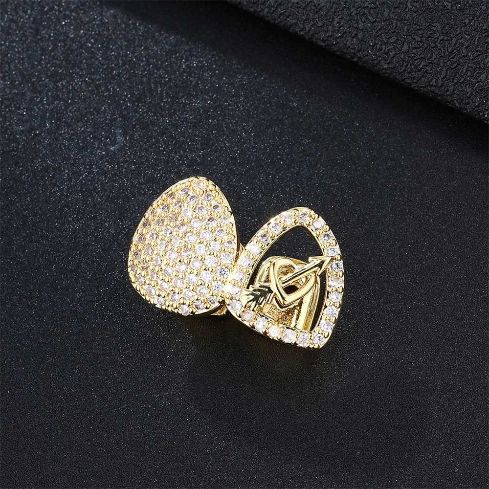 Hip Hop Arrow through Heart Gold Plated Full d Out Teeth Cs Grillz Top Bottom Charm Grills For Men Women Jewelry Gift W241227