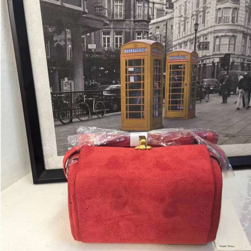 Small square with niche design box 2024 new matte leather fabric material sense lock buckle flip handle single shoulder bag for winter