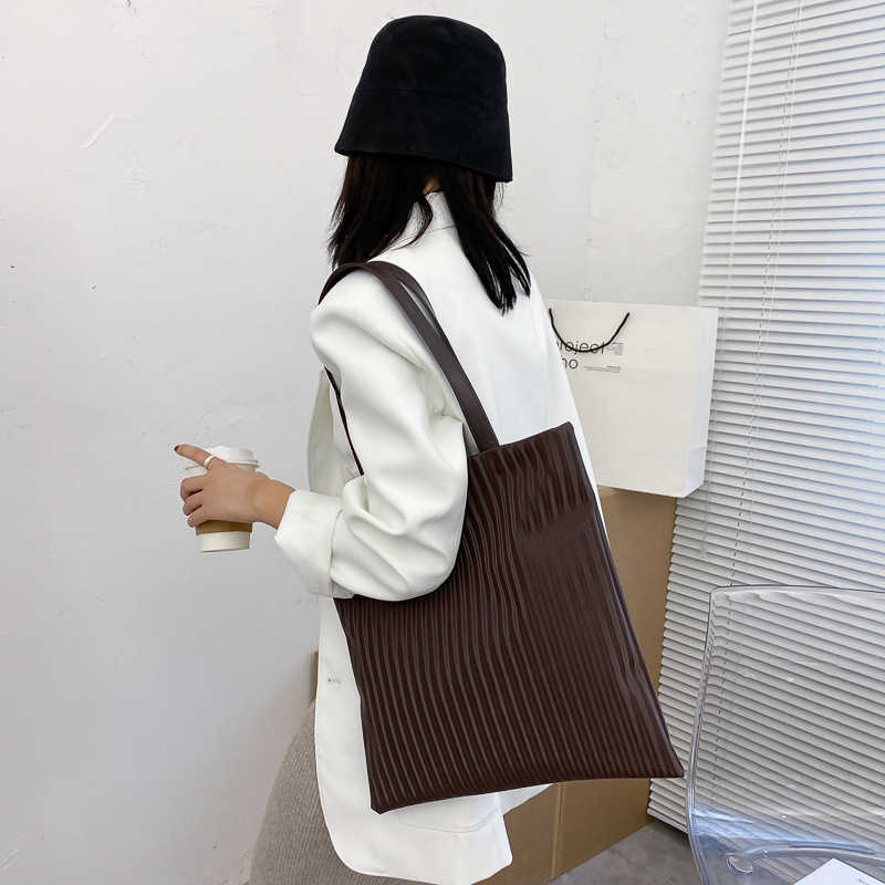 Korean Version Ins Small Fresh Large Capacity Shoulder Bag Women's 2020 New Net Red Trend Fashionable Underarm 241227