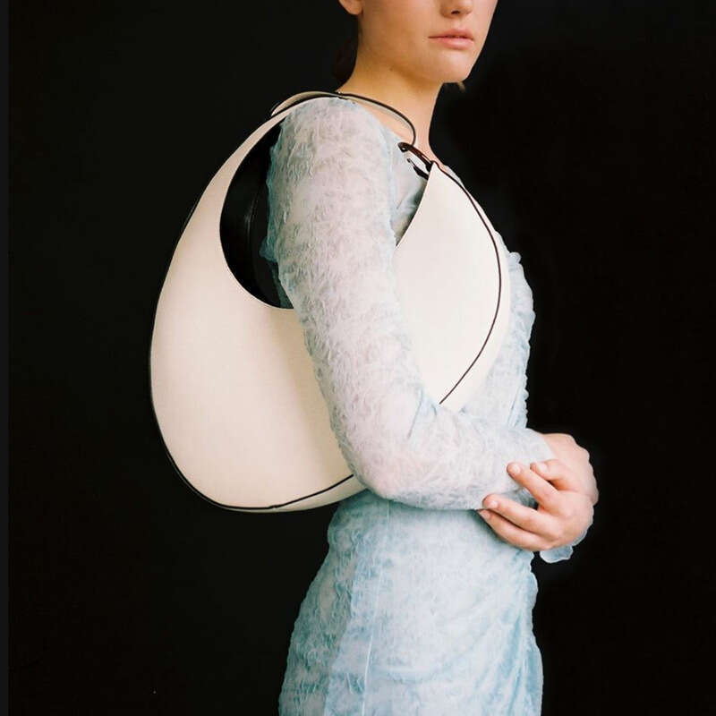 Uniquely Designed Italian Handbag for Women New Trendy and Versatile Oval Shaped Large Capacity Single Shoulder Underarm Bag