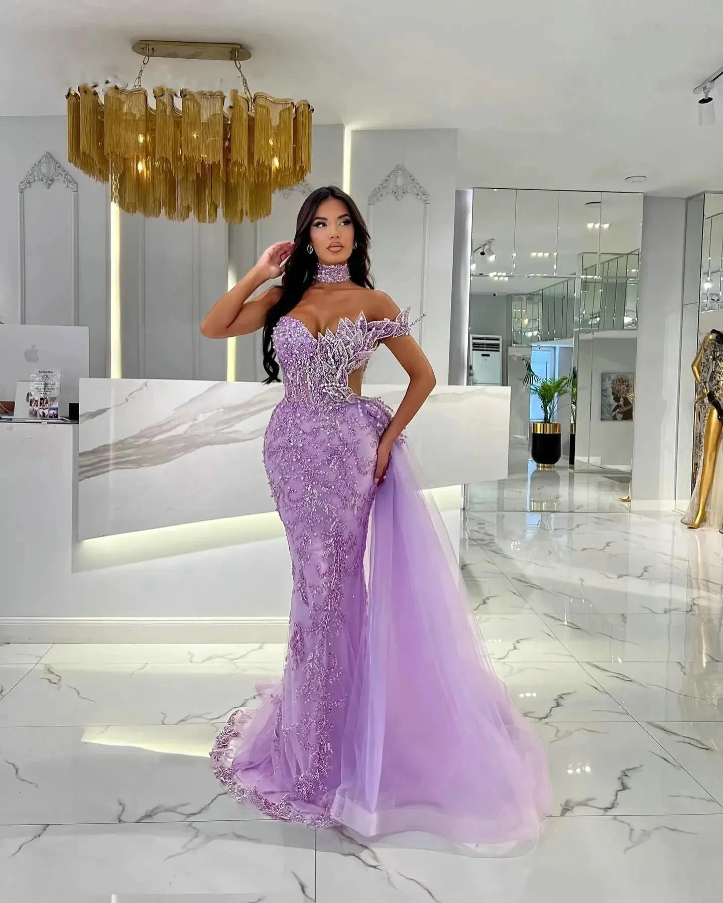 Exquisite Evening Dresses For Women Sweetheart Neck Sleeveless Gown Sequins Beaded Appliques Sweep Train Customized Dress Party