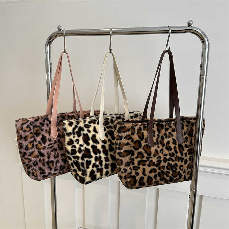 Elegant Plush Casual Ladies 2024 Fashion New Collection Autumn/Winter Leopard Pattern Trendy Casual Underarm Single Shoulder Handbag 241231