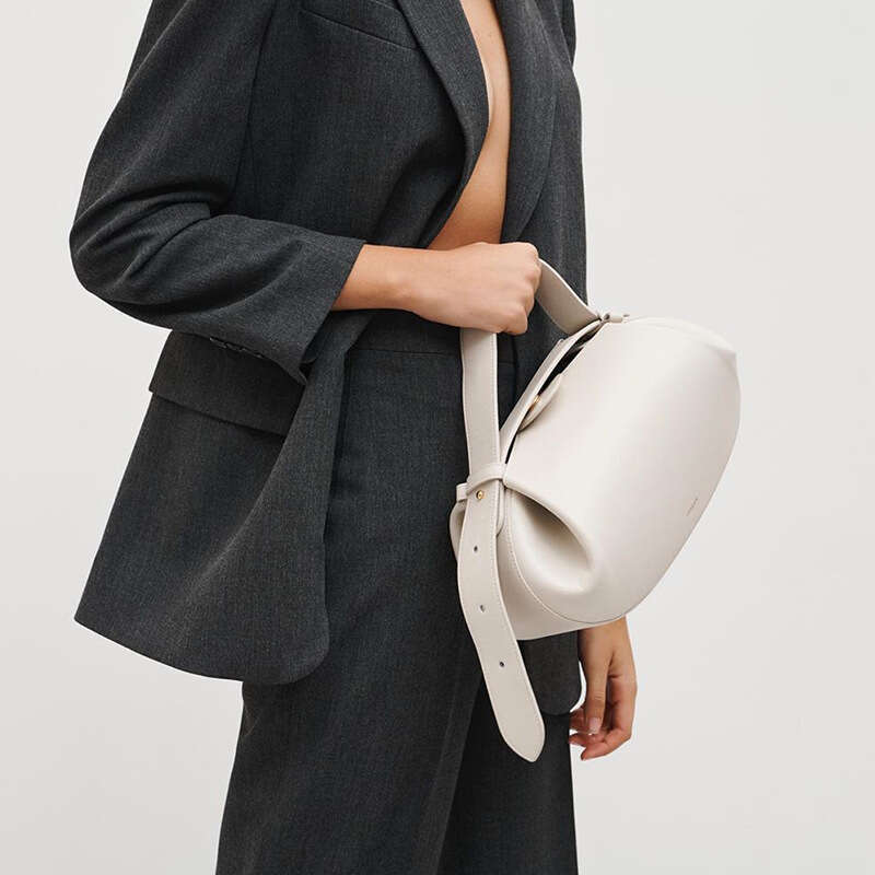 This year's popular crossbody casual versatile three-dimensional women's armpit small round French stick bag handbag