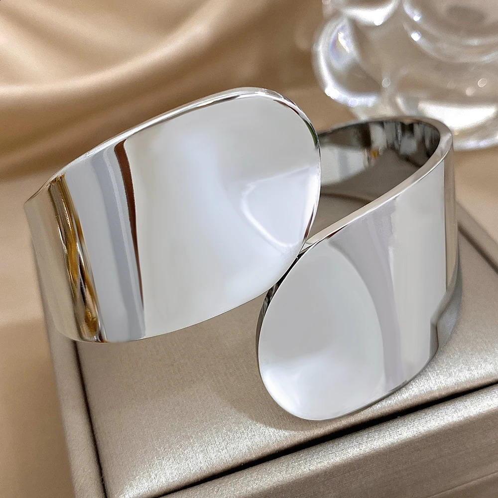 Embracing Bracelet Stainless Steel Open Cuff Bracelet Glossy Chunky Wide Bangle for Women Men Waterproo Cuff Wristband Jewelry 241227
