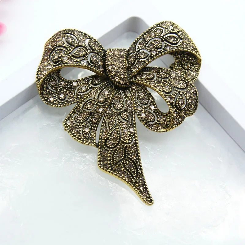 Vintage Big Bow Brooches for Women Unisex Rhinestone Breastpin Personality Pins Jewelry Office Party Corsage Friend Gifts 241227