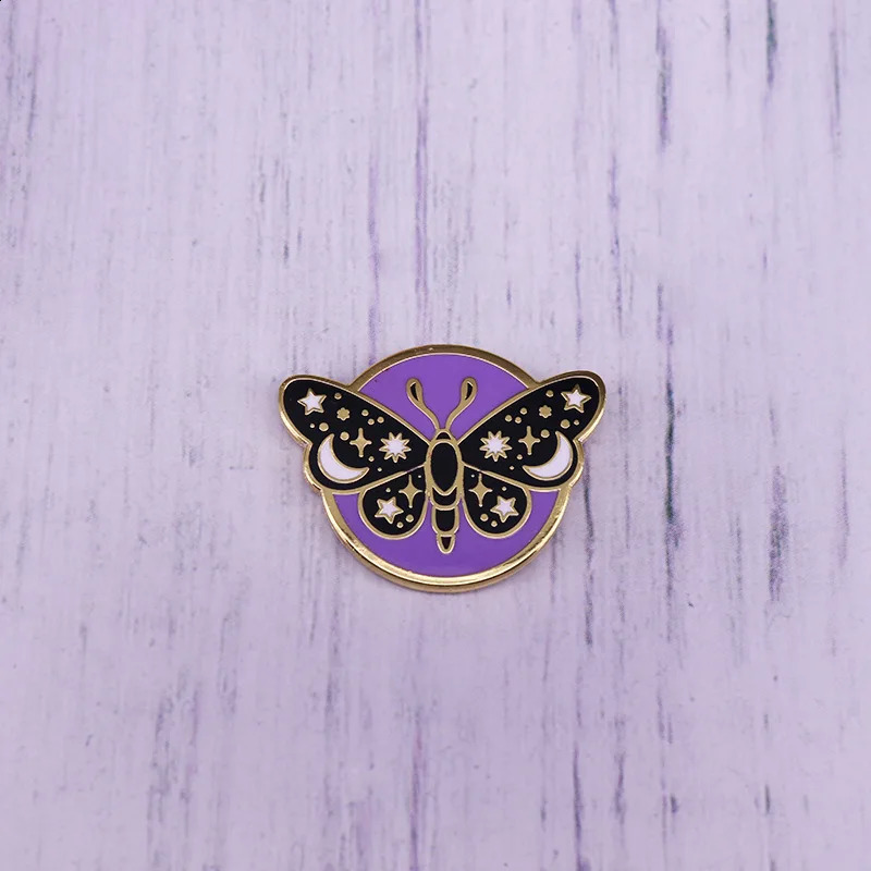 Superior Quality Moth Butterfly Enamel Pins Cute Brooches Clothes Hat Lapel Pin Gothic Badge Jewelry Gifts for Friends Wholesale 241227