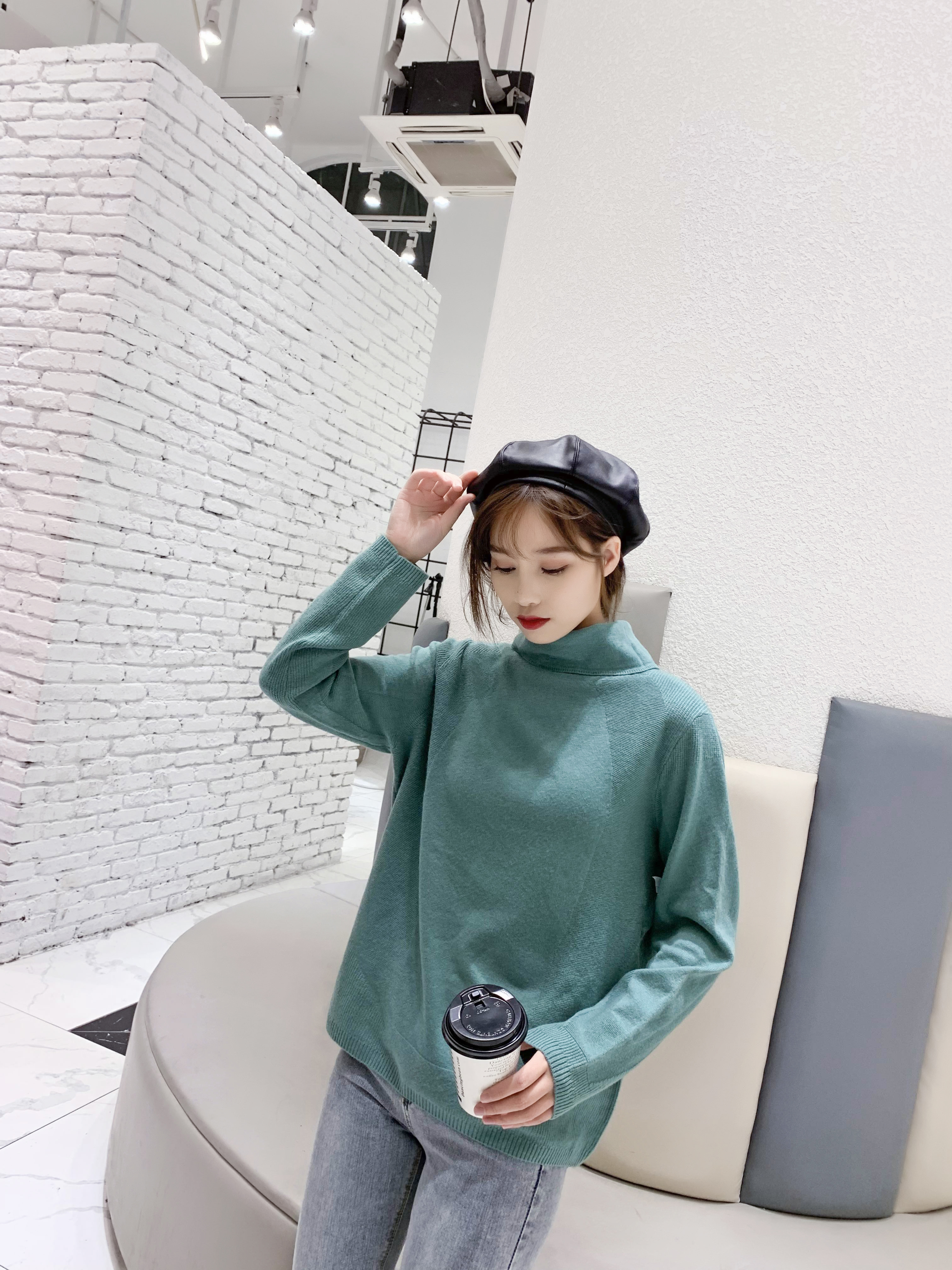 Elegant Women's Wool Pullover - Comfortable and Warm for Autumnal Weather