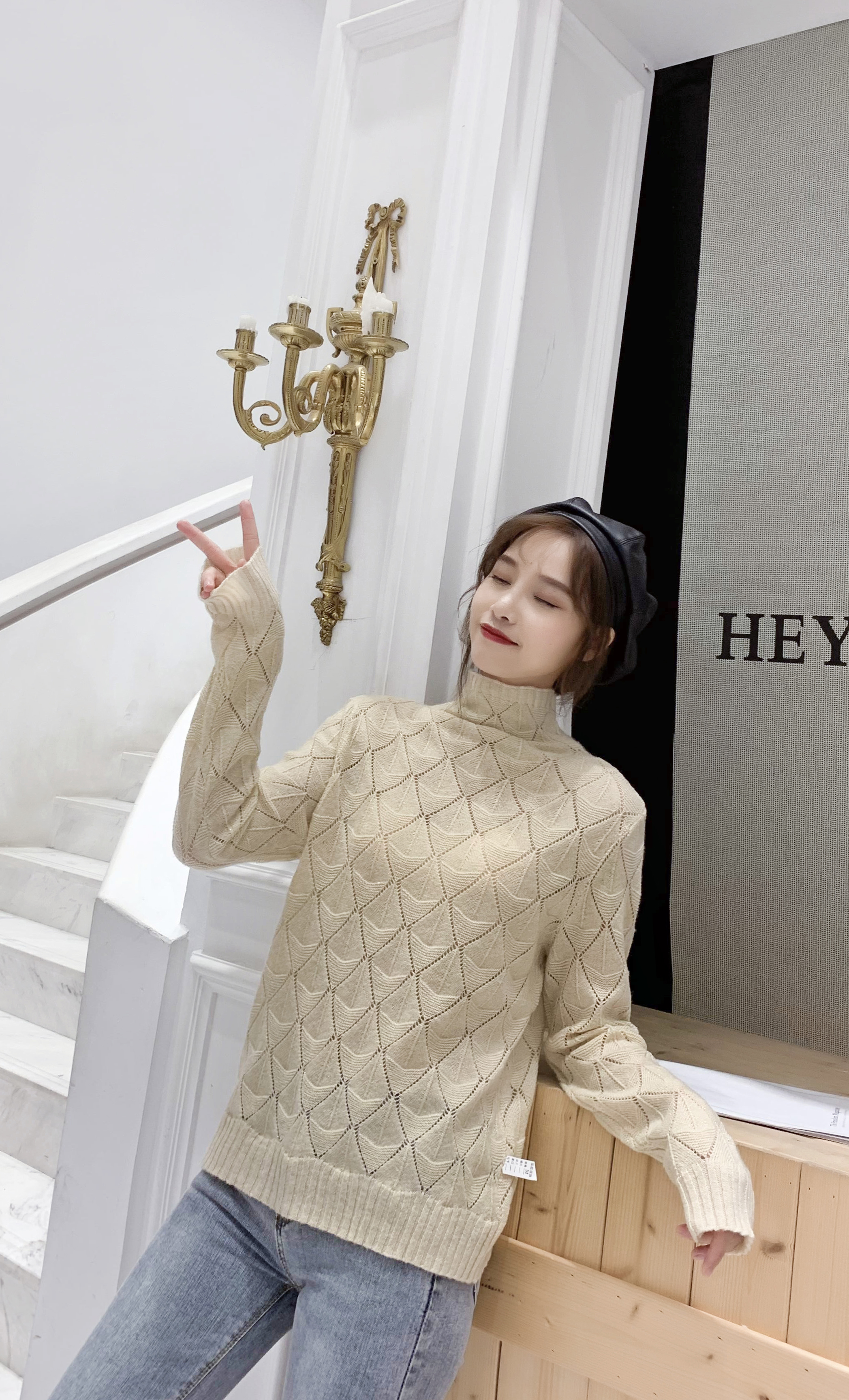 Soft and Warm Slim-Cut Wool Top for Women - Perfect Addition to Your Fall Collection