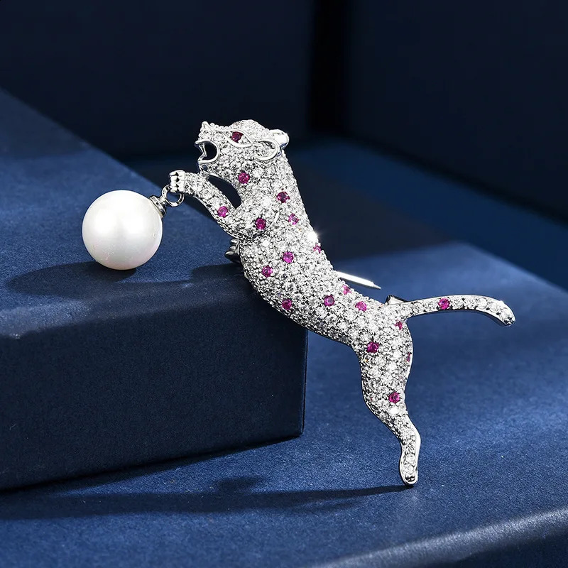 Creative Micro-inlaid Zircon Animal Brooches for Men High-end Personality Fashion Cheetah Pearl Corsage Clothing Accessories Pin 241227