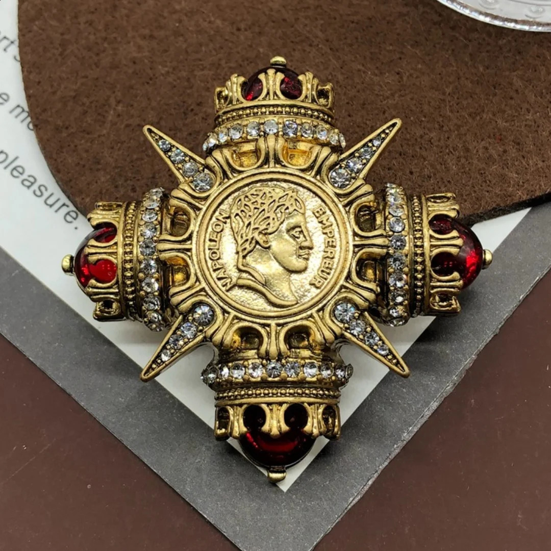 Europe and the United States exaggerated medieval retro glass micro-inlaid heavy old metal brooch 241227