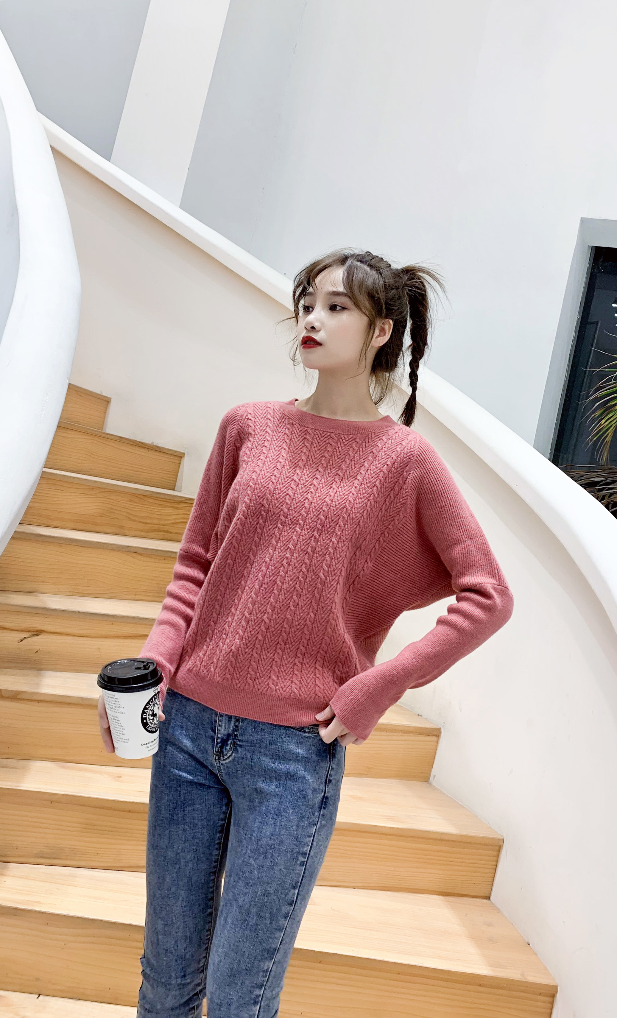 Sophisticated Slim-Fit Wool Pullover for Ladies Warmth Meets Style