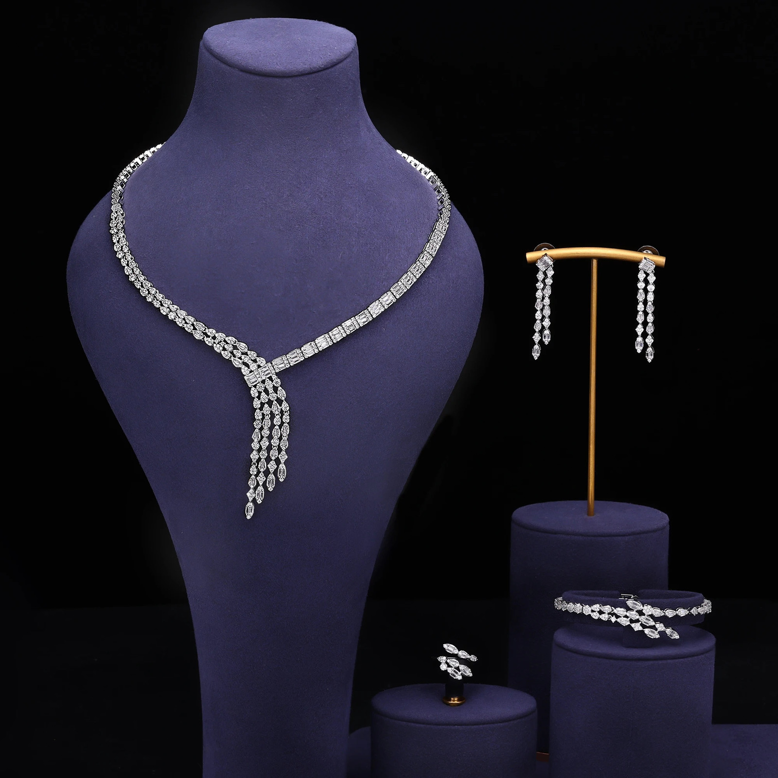 Chic and Elegant Woman Set of Jewelerry for Women Dubai Jewelry Sets Necklace Earrings Bracelet and Ring Bride 241227
