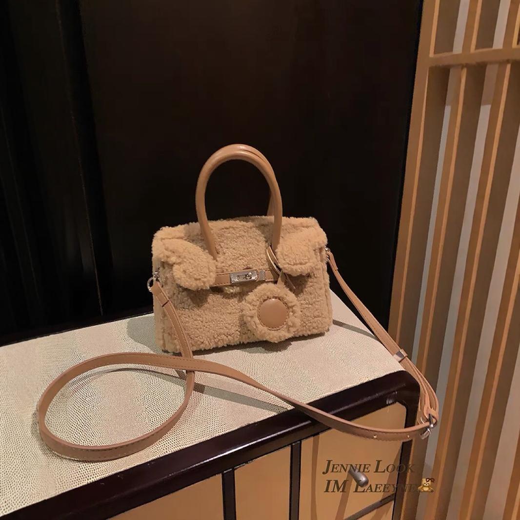 2024 new niche lamb fur autumn winter hand-held crossbody bag, simple and versatile