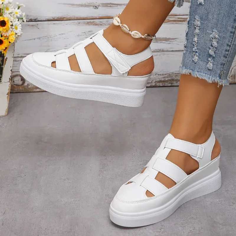 High Quality Summer Womens Fashion Sandals Thick Sole Hollow Slippers Womens Casual Shoes Outdoor Beach Womens Shoes Womens Sandals T241227