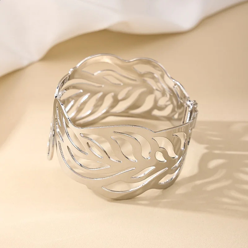 Bracelet For Women Vintage Metal Wide Face Hollow Leaf Spring Geometric Buckle Ladies Holiday Party Gift Fashion Jewelry DB022 241227