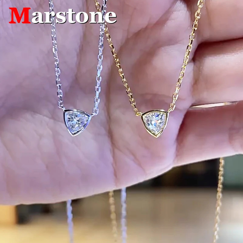 05CT Diamond Womens Necklace S925 Sterling Sliver 18K White Gold Trillion Pendant Chain for Women 241226