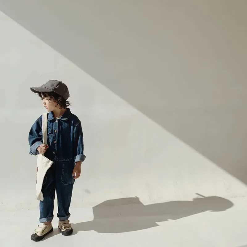 Childrens denim jacket jumpsuit childrens jeans boys jeans fashionable Korean baby clothing girls long sleeved jumpsuit W241227