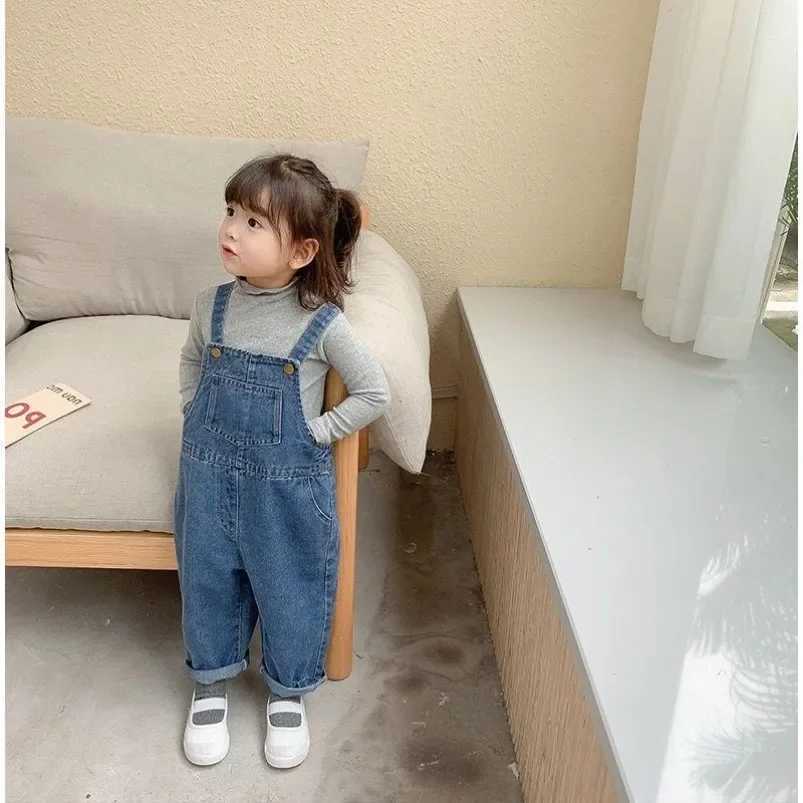 Summer denim baby girl boy tight jeans jumpsuit new pocket childrens casual loose jumpsuit blue childrens bodysuit W241227