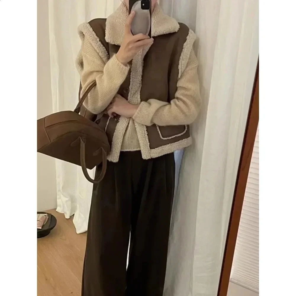 2024 Autumnwinter Womens Lamb Wool Vest Jacket Onepiece Thickened No Sleeves Shoulder Fur Coat 241223