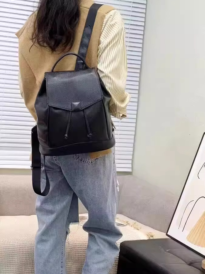 Fashionable casual leather backpack, Korean version versatile and trendy college street top layer cowhide women's backpack