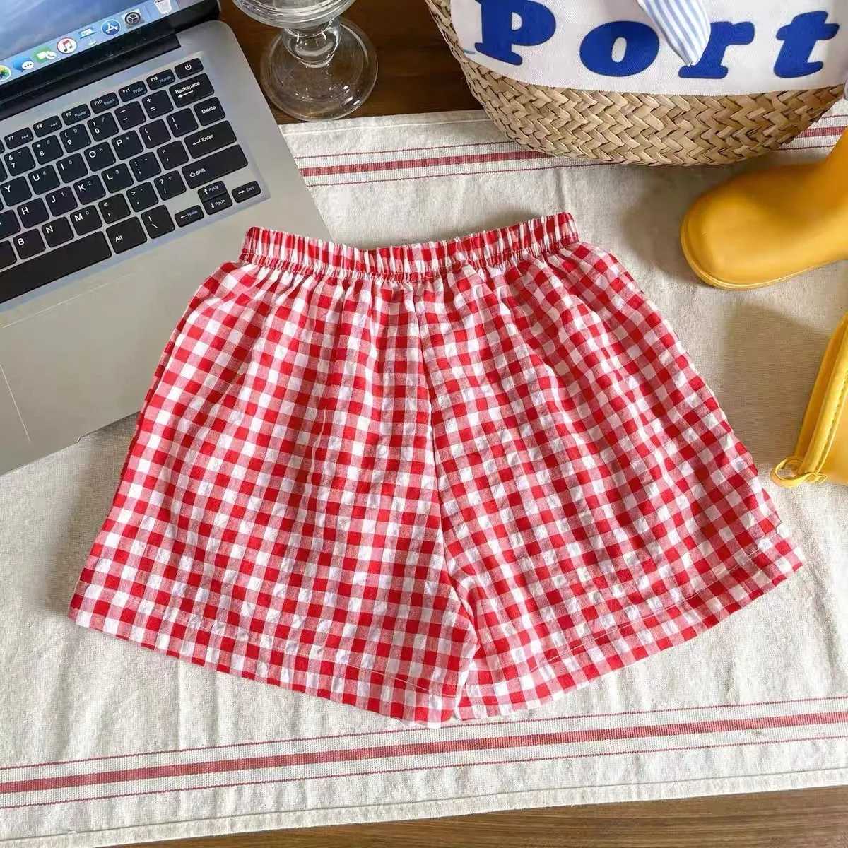 Childrens flat shorts new style casual sports pants loose thin version family pants summer boys and girls cute and fashionable beach shorts W241227