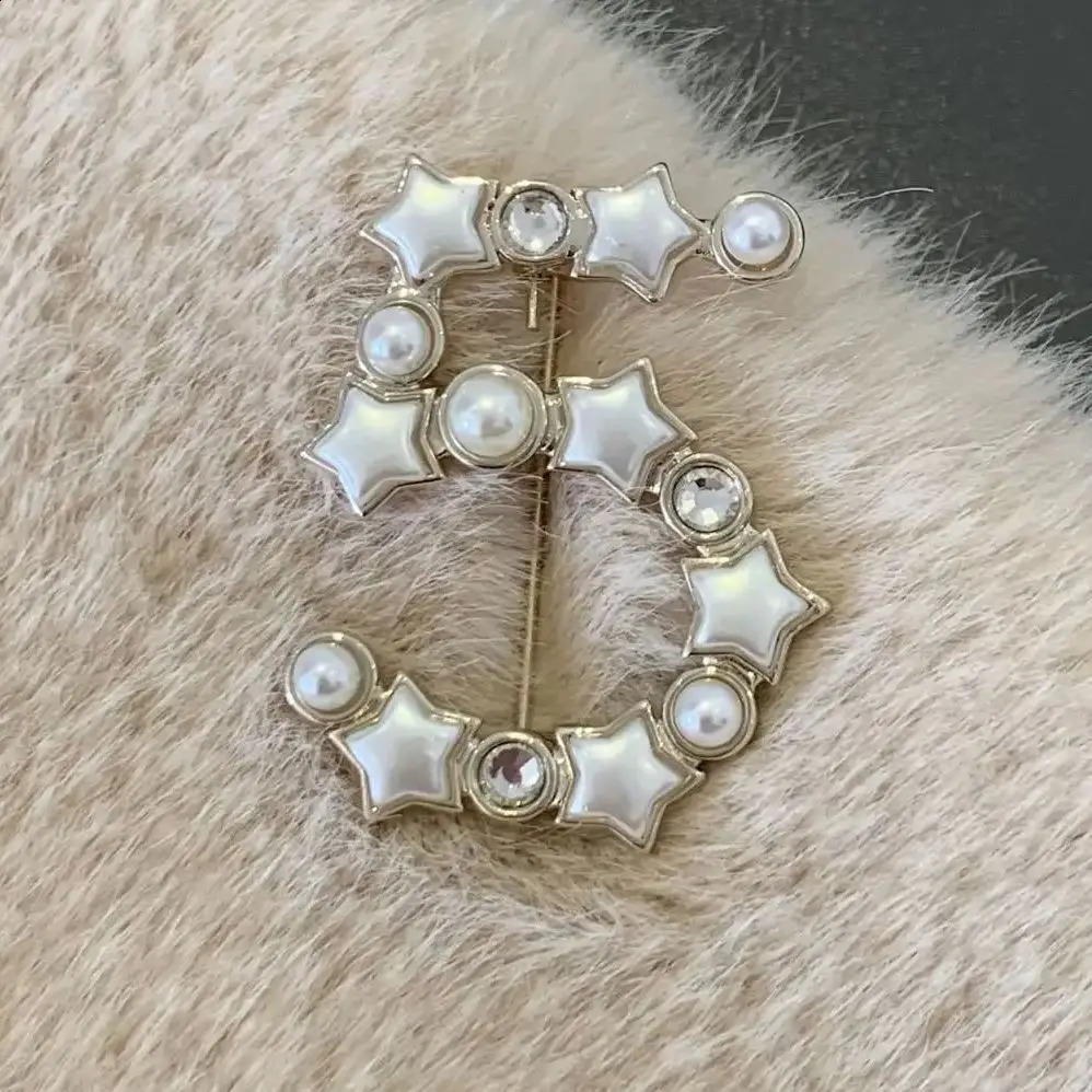 European and American star pearl brooch 241227