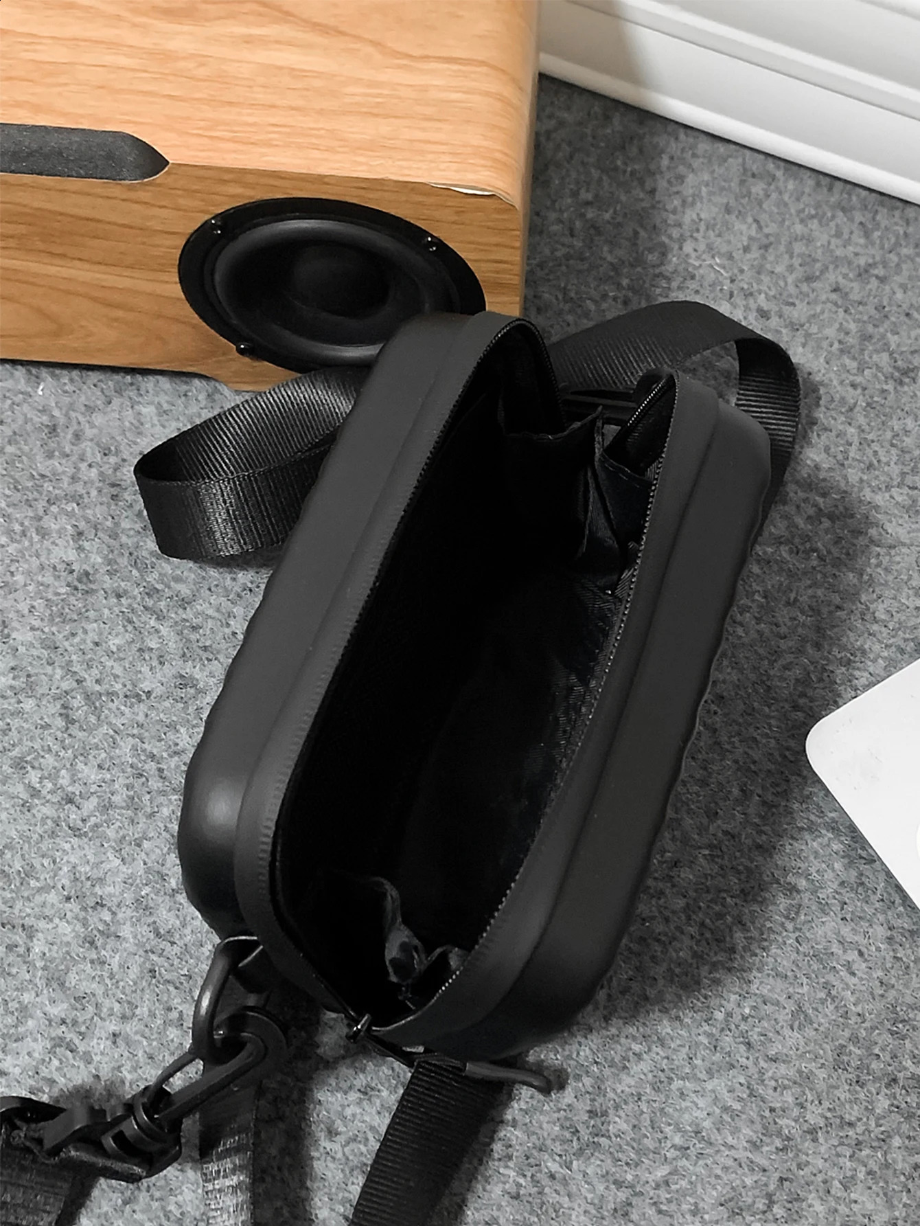 Simple Lightweight Box Bag Unisex Trendy Diagonal Striped Shoulder Bag Soft PU Leather Pressed Shell Mens Messenger Bag 241223