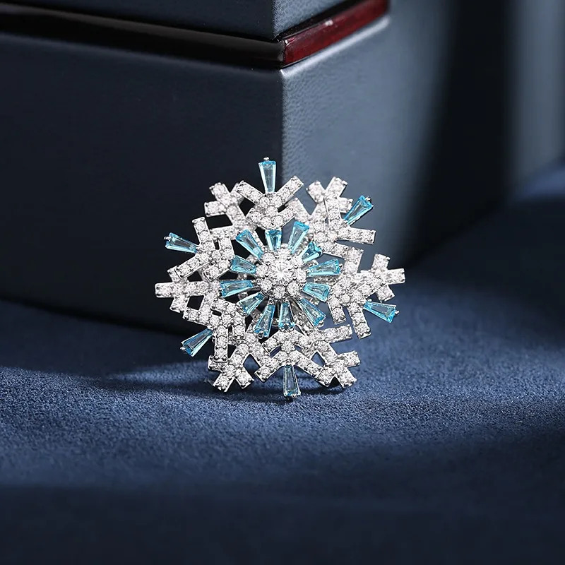 Jacket brooch pin for women wicked woman brooches Silk scarf shawl buckleClothing accessories Rotating snowflake pins 241227