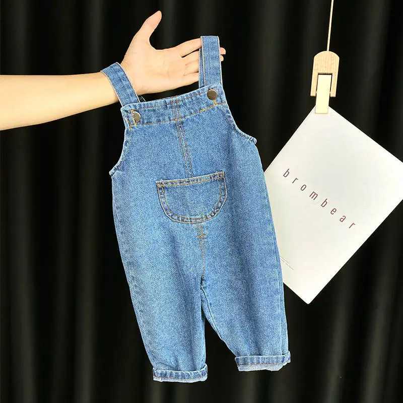 2023 New Korean Fashion Girls jumpsuit Solid Cowboy Pendant Cute Kaii Preschool Boys Jeans Pants Childrens Top W241227