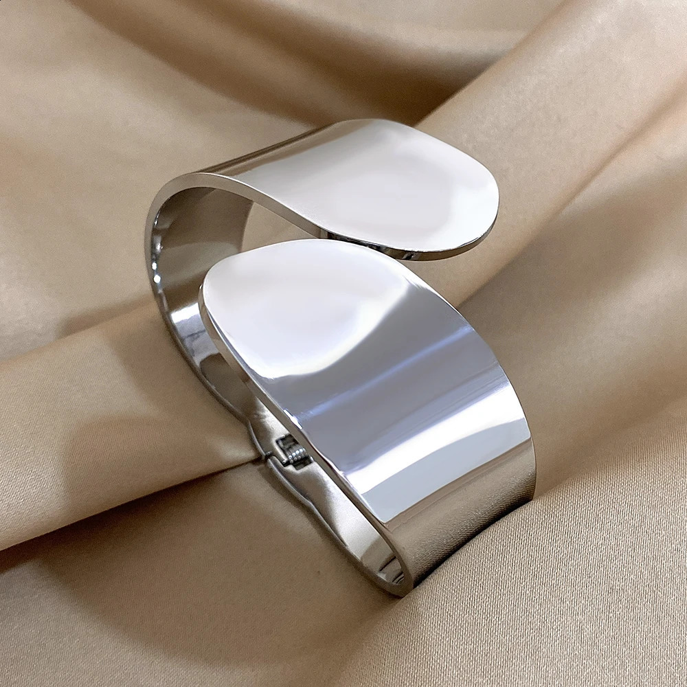 Embracing Bracelet Stainless Steel Open Cuff Bracelet Glossy Chunky Wide Bangle for Women Men Waterproo Cuff Wristband Jewelry 241227
