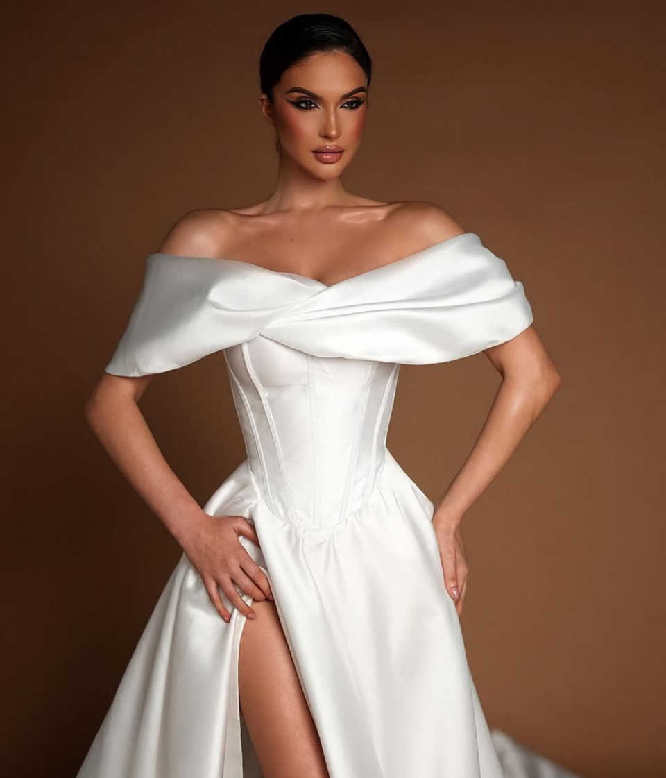 Elegant Simple A-line Wedding Dresses Off Shoulder Sleeveless Court Gown Custom Made Sweep Train Plus Size Bridal Party Dresses Vestidos De Novia