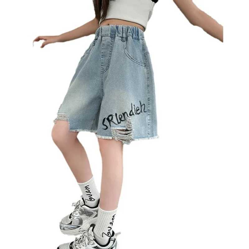Summer Teenager Girls Hole Denim Shorts Casual Burr Edge Hand Drawn Letters Junior Girl Half Pants Kids Clothes 4 6 8 10 12 14Y W241227