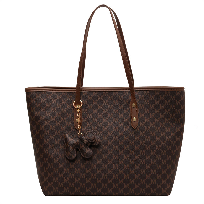 The feeling of the all season fashionable shoulder bag is very suitable for carrying the 2025 designer women's fashionable shoulder bag and large