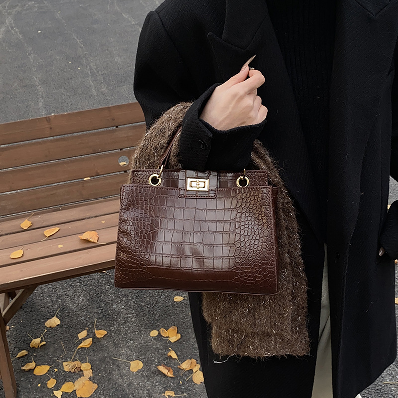 Korean version stone pattern 2025 new fashion designer niche handbag multifunctional temperament handbag chain crossbody bag