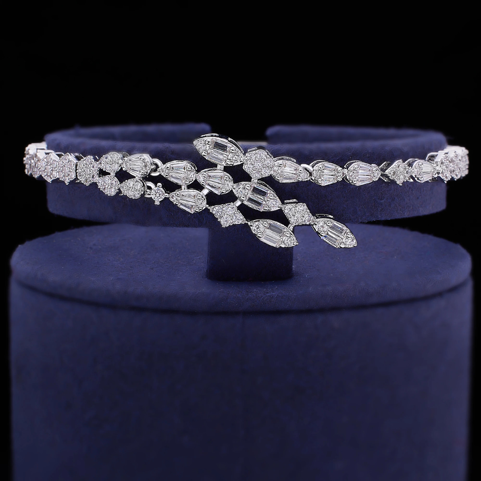 Chic and Elegant Woman Set of Jewelerry for Women Dubai Jewelry Sets Necklace Earrings Bracelet and Ring Bride 241227