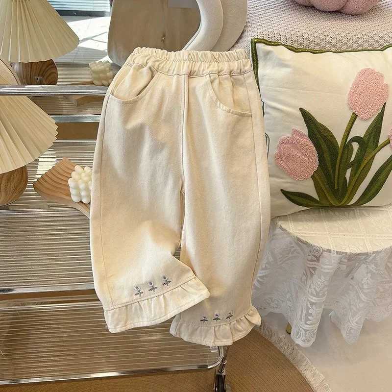 Spring and summer new girls and childrens embroidered flower jeans fashionable and fresh childrens pants Korean breathable soft baby pants W241227