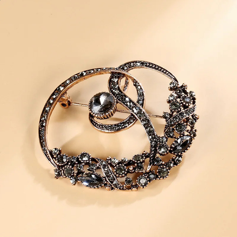 Gothic Style Brooch Vintage Grey Jewel Breastpin Wreath Rhinestone Corsage Ring Scarf Buckle Circle Clip Crystal Pin Accessories 241227