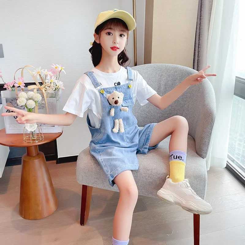 3-10-year-old girls hanging jeans cute bear doll overalls new fashion Korean teenage girls denim shorts childrens birthday gift W241227