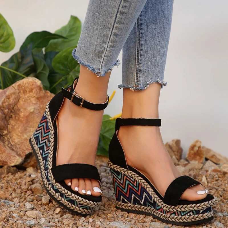 High Quality Summer New European and American Fashion Simple Ethnic Style Slope Heel Sandals with One Button High Heel Womens Shoes T241227