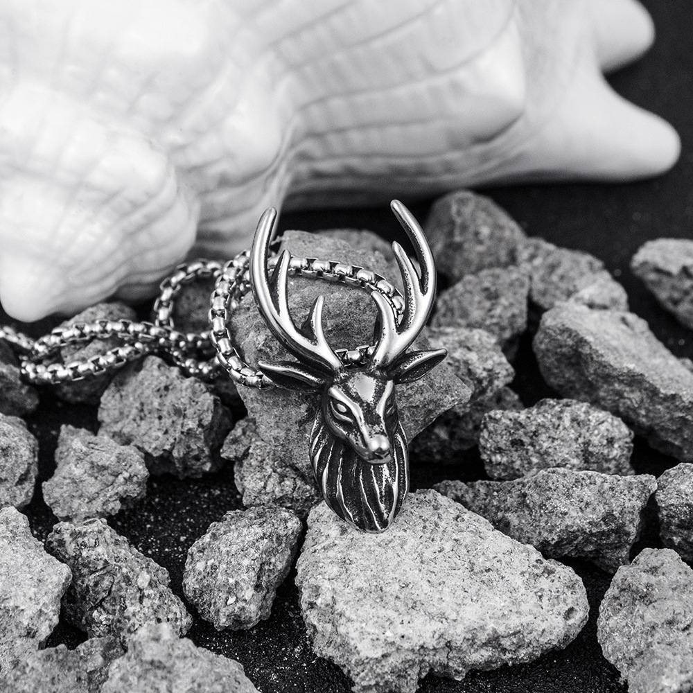 Mens Antique Silver Pendant Necklace with Steel Chain Hip Hop Versatile Deer Antler Animal Charm Sweater Chains Bijoux Rap Jewelry for Men Collar Wolf