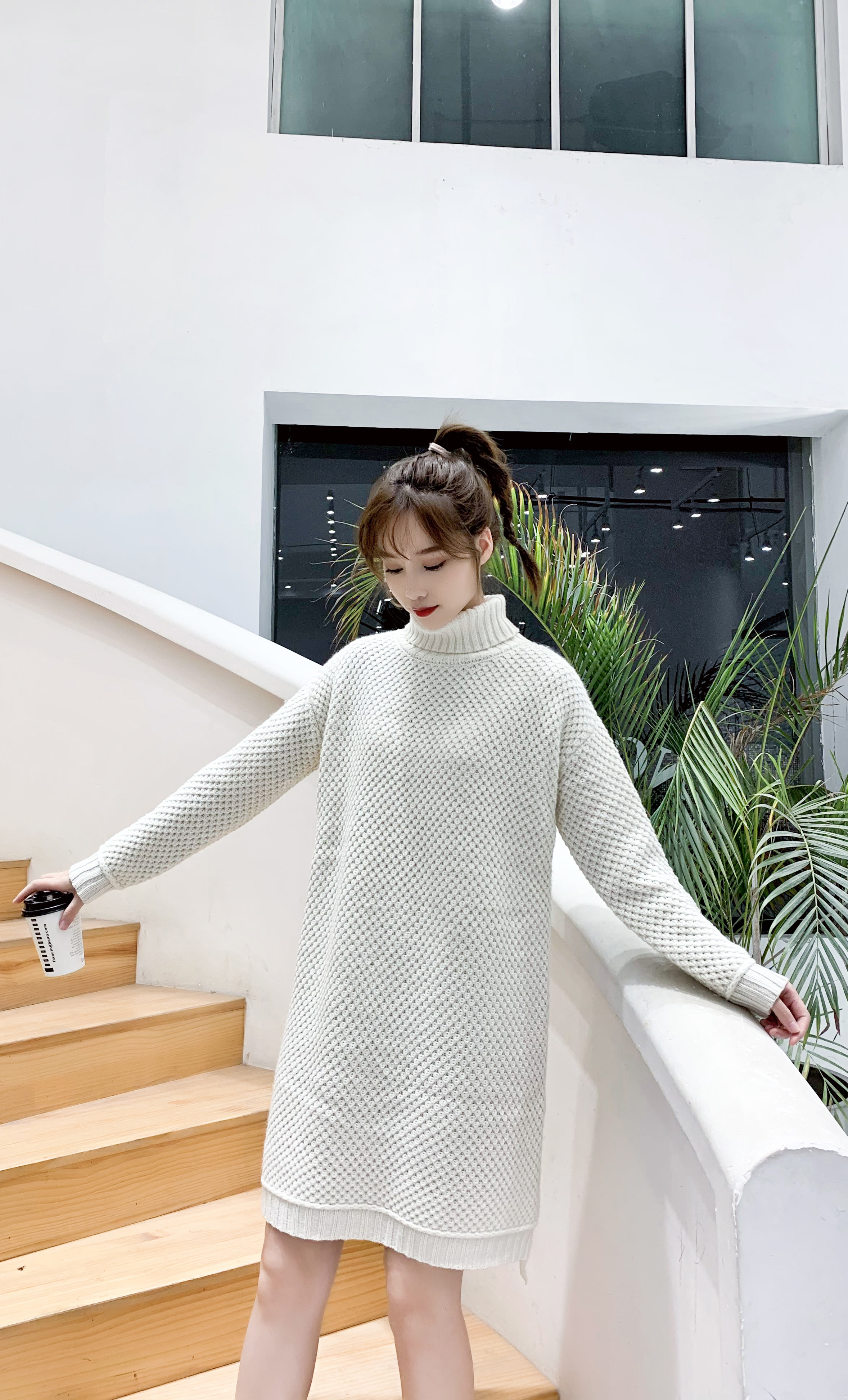 Trendy Slim-Cut Wool Knit Top for Ladies - Luxurious Warmth for Autumnal Fashion