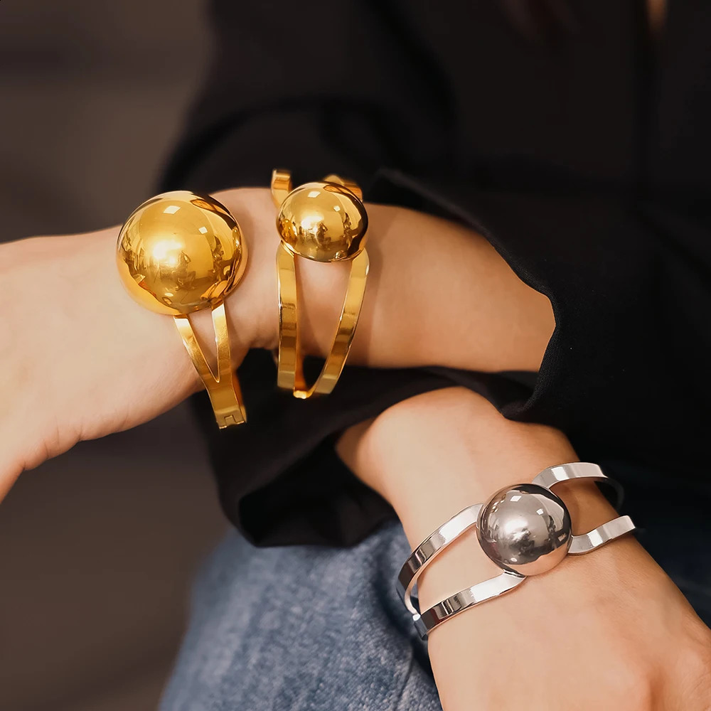 Shiny Ball Stainless Steel Bracelet for Women Plated Gold Geometric Fashion Hollow Bangle Jewelry Gift Wholesale 241227
