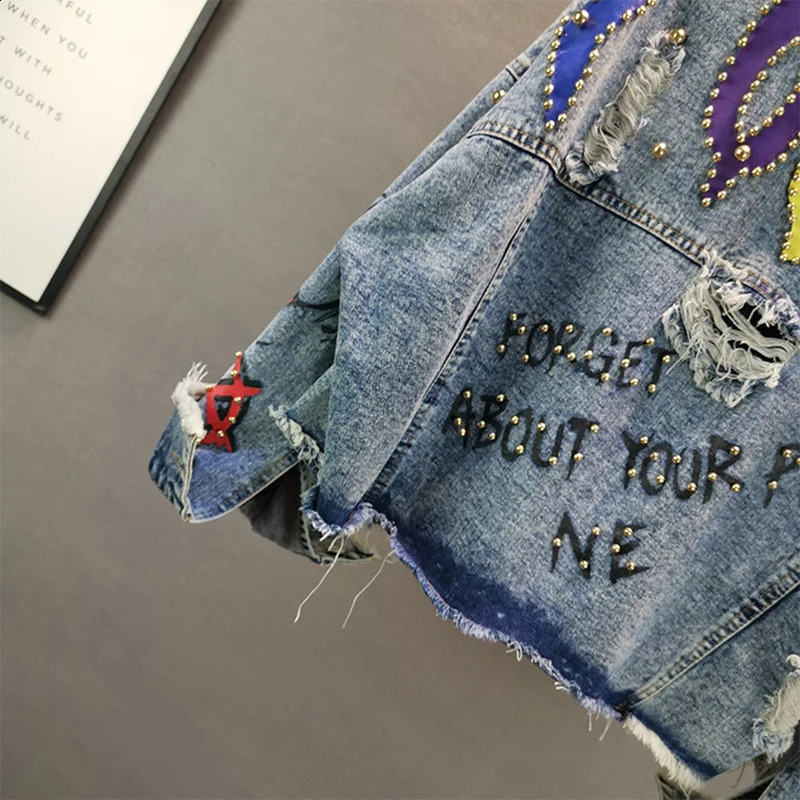 Manual Beaded Diamond Letter Graffiti Print Women Denim Jacket Spring Autumn Blue Short Hole Jean Jacket Casual Veste Femme 241223