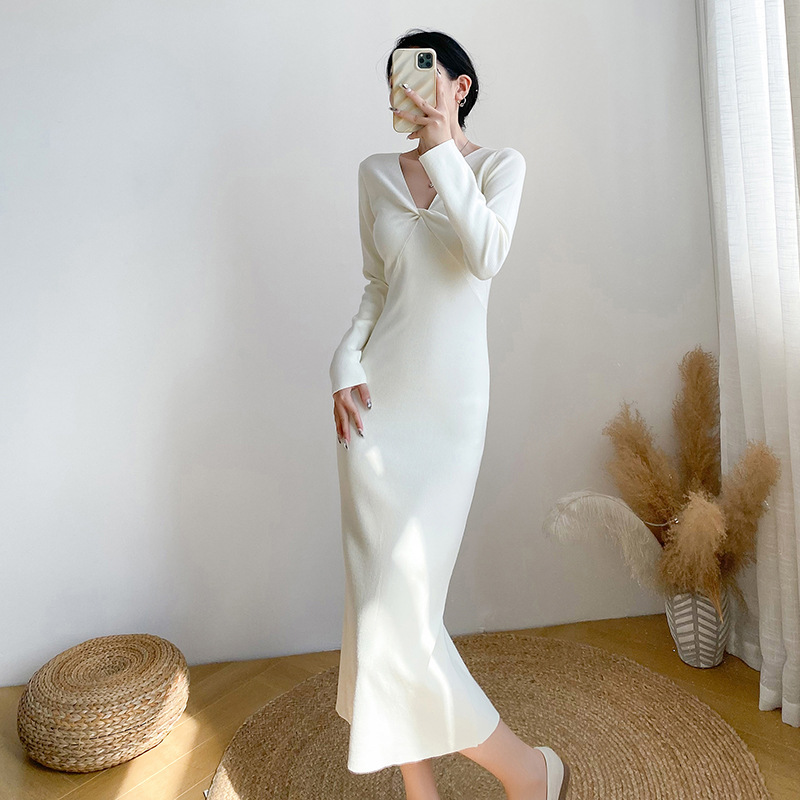 D7705 Slim V-neck long-sleeved knitted hip skirt female 2024 autumn and winter temperament medium-length slit dress