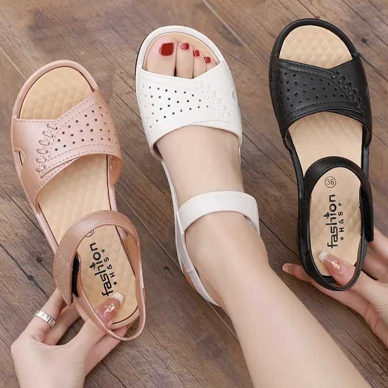 High Quality Middle aged Mom Sandals Summer Womens Sandals Slippers Flat Heel Soft Sole Elderly Sandals women shoes Bohemian T241227