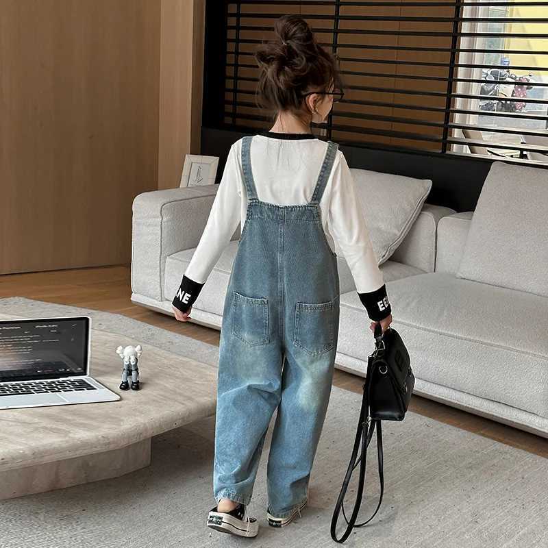 Spring and autumn childrens jumpsuit with pockets girls hanging jeans Trouser childrens girls denim jacket teenagers bib pants W241227