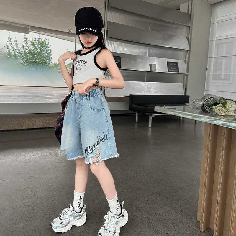 Summer Teenager Girls Hole Denim Shorts Casual Burr Edge Hand Drawn Letters Junior Girl Half Pants Kids Clothes 4 6 8 10 12 14Y W241227