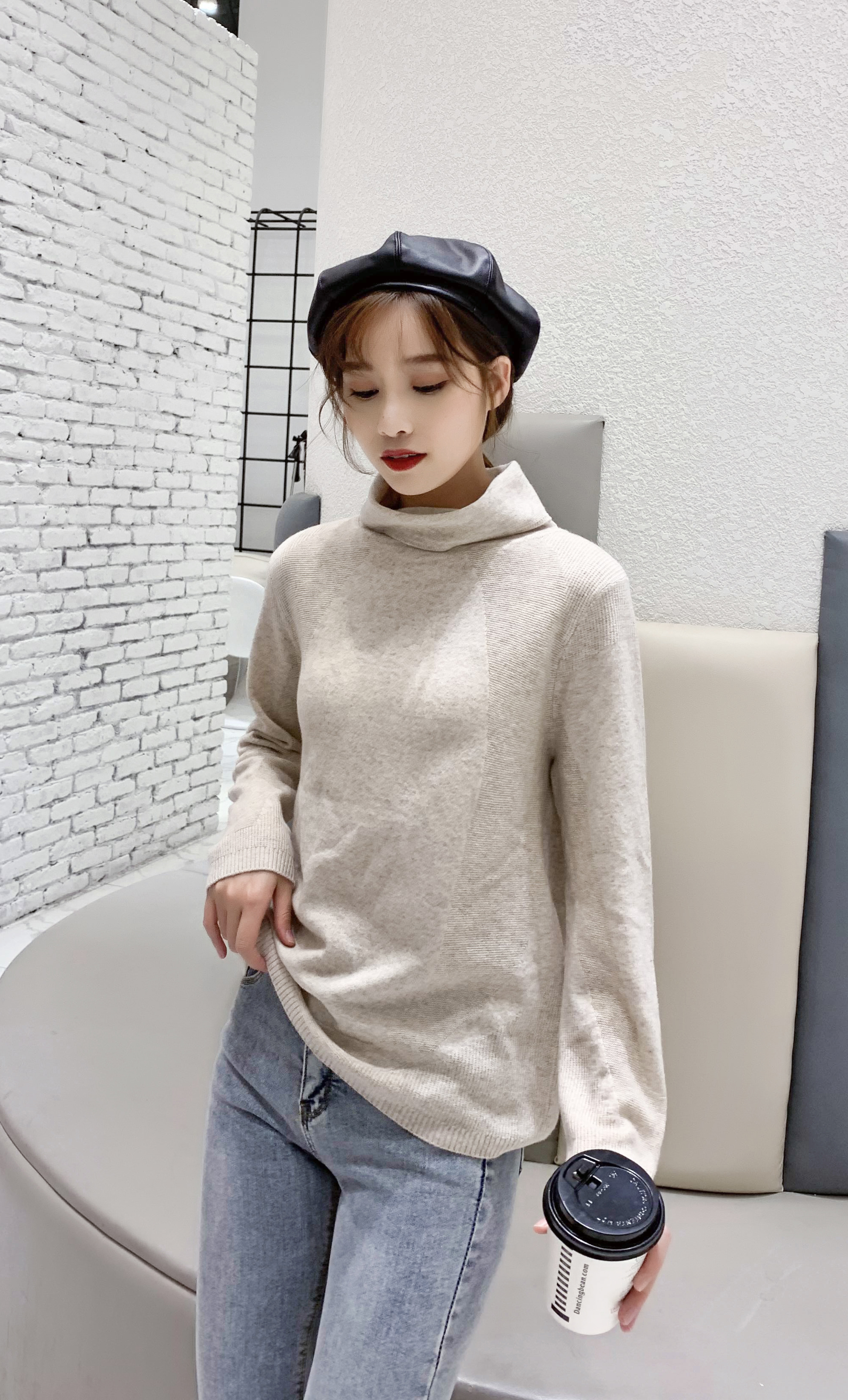 Elegant Women's Wool Pullover - Comfortable and Warm for Autumnal Weather